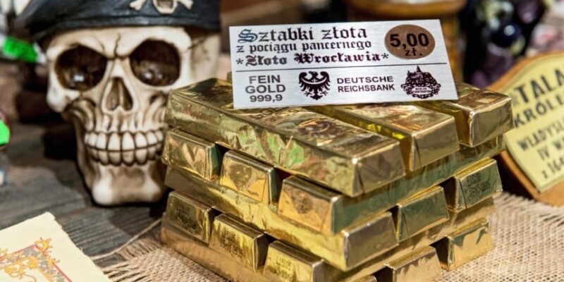 Das Geschäft mit Schoko-Nazi-Zügen und Nazi-Zug-Tassen blüht: Der angebliche Fund eines "Gold-Zuges" versetzt ein polnisches Dorf in Aufregung.