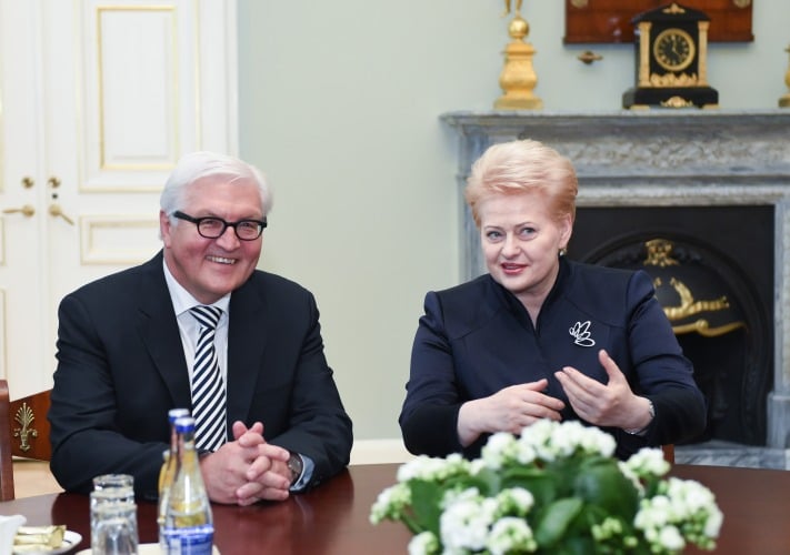 Bundesaußenminister Frank-Walter Steinmeier und Dalia Grybauskaitė, die Präsidentin der Republik Litauen beim Treffen in Vilnius (26.05.2016)